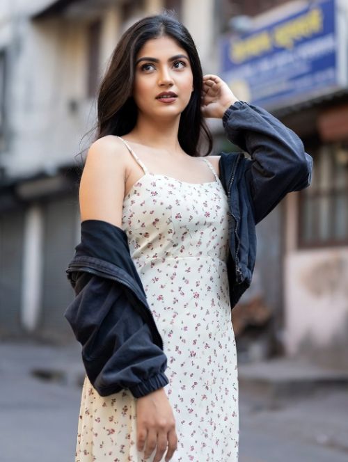 Aleena Khan Greater Noida Call Girl